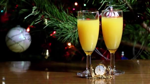 Glass Juice Background Richly Decorated New Year Pine — Stock Video