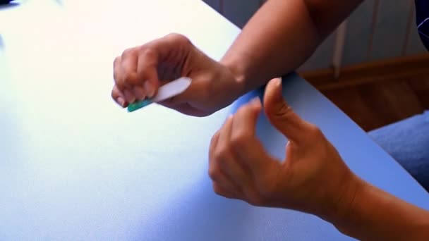 Cosmetische Nagelverzorging Voor Vrouwen Handen Met Manicure Tools — Stockvideo