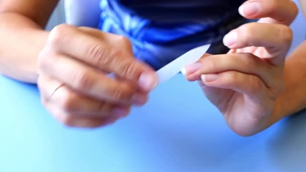 Soin Cosmétique Des Ongles Pour Les Mains Des Femmes Avec — Video