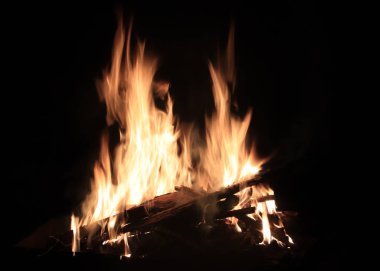 parlak alevler ve yangın kömür odun