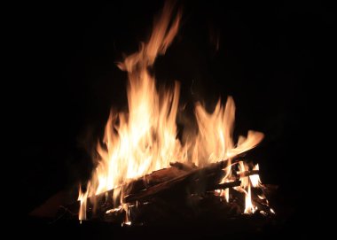 parlak alevler ve yangın kömür odun