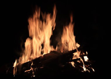 parlak alevler ve yangın kömür odun