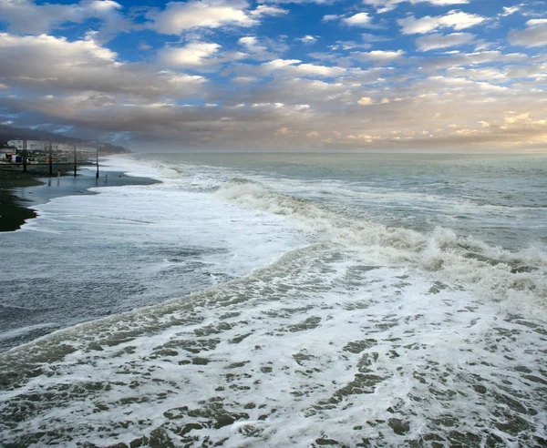 Bela Praia Ondas Costa Mar Luz Sol Noite — Fotografia de Stock