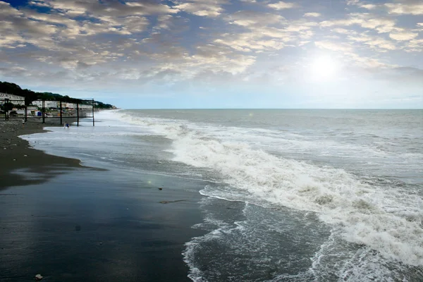 Красивий Пляж Хвилі Морського Узбережжя Вечірньому Сонячному Світлі — стокове фото