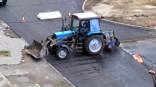 Limpeza Pavimento Rua Com Trator Construção — Vídeo de Stock