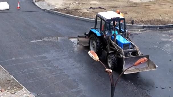 Limpeza Pavimento Rua Com Trator Construção — Vídeo de Stock