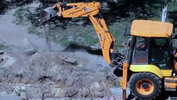 Straßenbauarbeiten Auf Der Straße Als Teil Der Städtischen Infrastruktur — Stockvideo