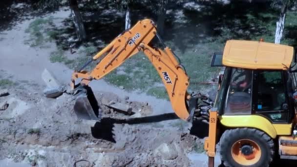 Straßenbauarbeiten Auf Der Straße Als Teil Der Städtischen Infrastruktur — Stockvideo