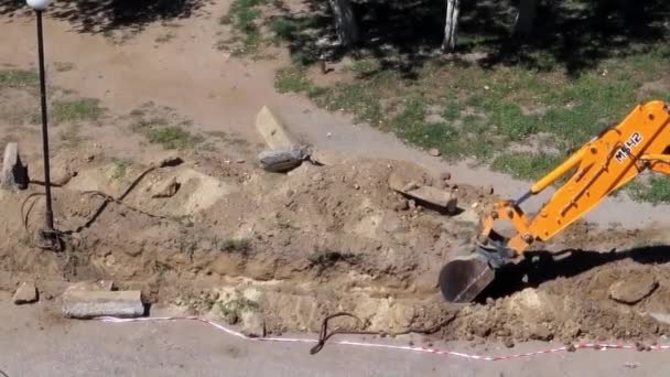 Straßenbauarbeiten Auf Der Straße Als Teil Der Städtischen Infrastruktur — Stockvideo