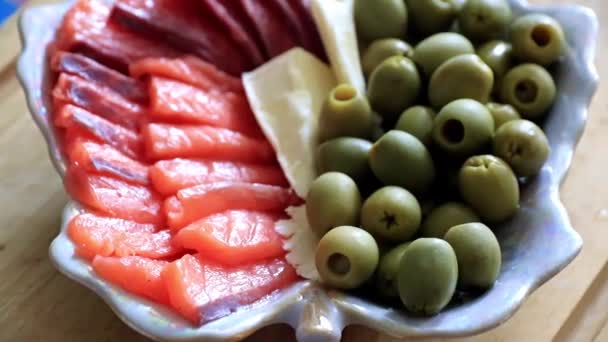 Rodajas Filete Salmón Aceitunas Enlatadas Como Parte Del Tratamiento — Vídeos de Stock