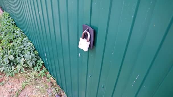 Metal Lock Garden Fence Element Protection — Stock Video