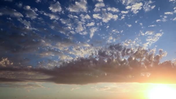 Beautiful Bright Clouds Sunlit Sunset Sky Heavenly Landscape — Stock Video