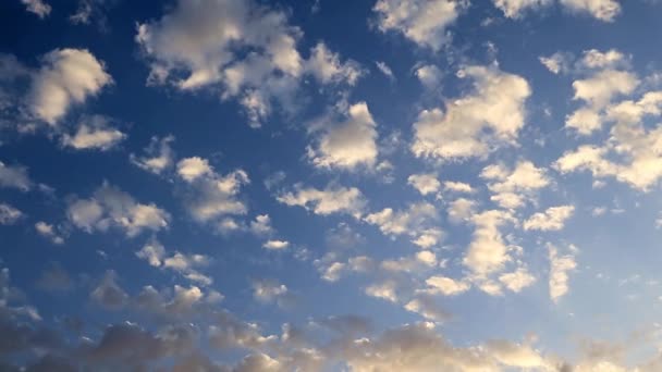 Beautiful Bright Clouds Sunlit Sunset Sky Heavenly Landscape — Stock Video