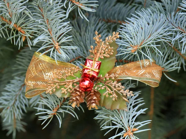 Hračky Dekorace Zelené Větve Vánočního Stromku — Stock fotografie