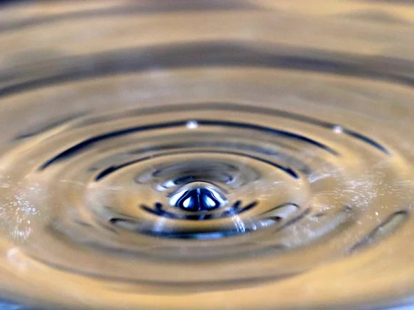 Modelli Sulla Superficie Dell Acqua Dopo Essere Stato Colpito Una — Foto Stock