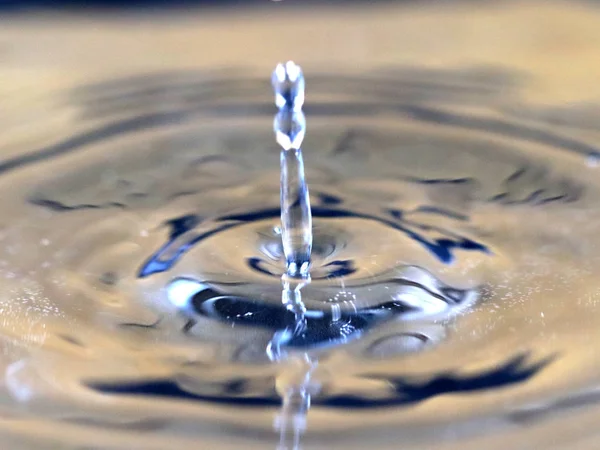 Patronen Het Oppervlak Van Het Water Zijn Aangereden Door Een — Stockfoto