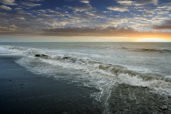 Beautiful Beach Sea Waves Rays Sunset Sunny Sky — Stock Photo, Image