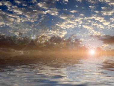 deniz yüzeyi bir bulutlu gökyüzü yansıması gün batımında