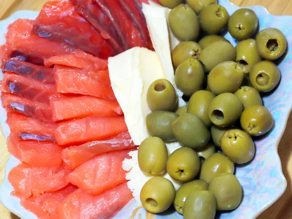 Tranches Saumon Salé Olives Fraîches Beurre Pour Dîner — Photo