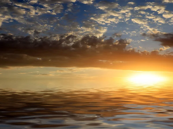 Відображення Хмарного Неба Поверхні Моря Заході Сонця — стокове фото