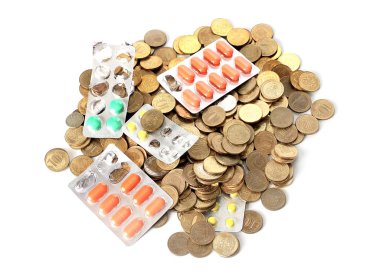 tıbbi ilaç ve uyuşturucu yanındaki metal paralar ödenen sağlık sembolü olarak vardır