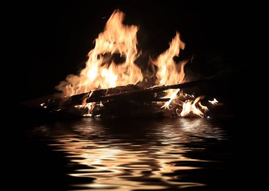 su üzerinde yüzen taşıma kalıntıları üzerine parlak yangın