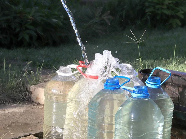 Las Botellas Plástico Llenado Con Agua Potable Transparente — Foto de Stock