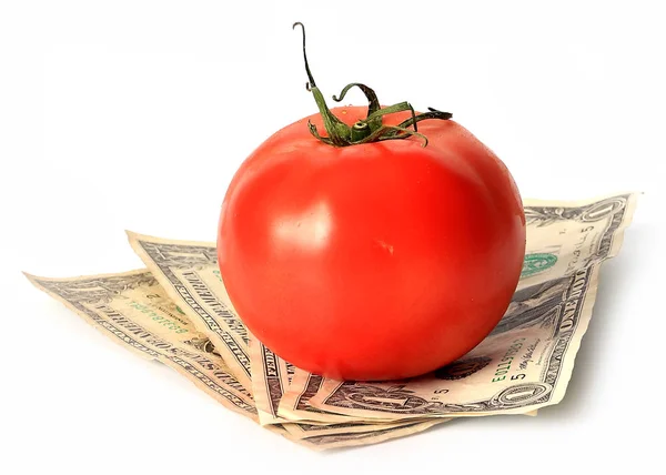 Ripe Tomato Lies Paper Notes Dollars Symbol Cost Farming — Stock Photo, Image