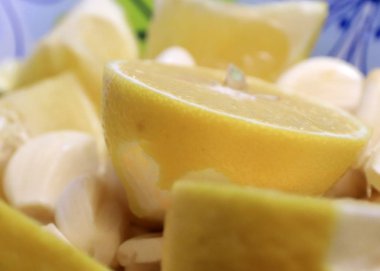 güzel yemek için taze limon dilimleri