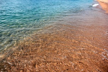 deniz suyu ve kumlu plaj sahil temizleyin