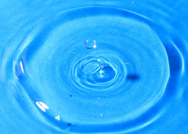Gotas Pintura Agua Pura Hermosos Patrones Superficie Del Líquido Después —  Fotos de Stock