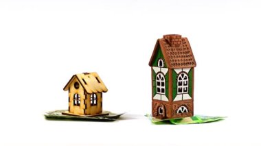 dolar ve Rus ruble bir ahşap ve Seramik ev yanındaki notlarım