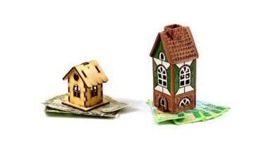 dolar ve Rus ruble bir ahşap ve Seramik ev yanındaki notlarım