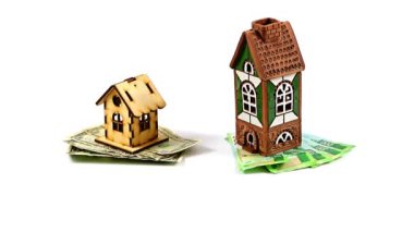 dolar ve Rus ruble bir ahşap ve Seramik ev yanındaki notlarım