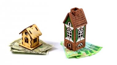 dolar ve Rus ruble bir ahşap ve Seramik ev yanındaki notlarım