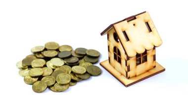 metal yığını altın renk ve ahşap bir ev Rus ruble bir ipotek sikke.