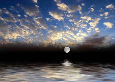 deniz yüzeyi ve gece dolunay ile gökyüzü