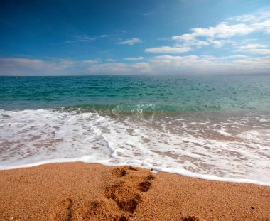 Akdeniz kıyısında güzel kumlu plaj