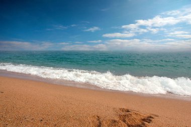 Akdeniz kıyısında güzel kumlu plaj