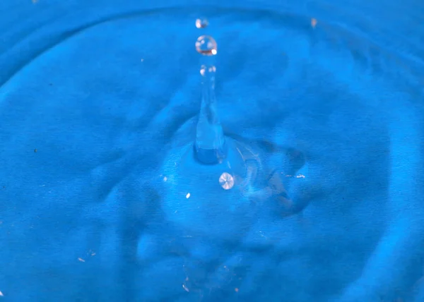 Bizarre Fantasy Patterns Surface Liquid Hitting Water — Stock Photo, Image