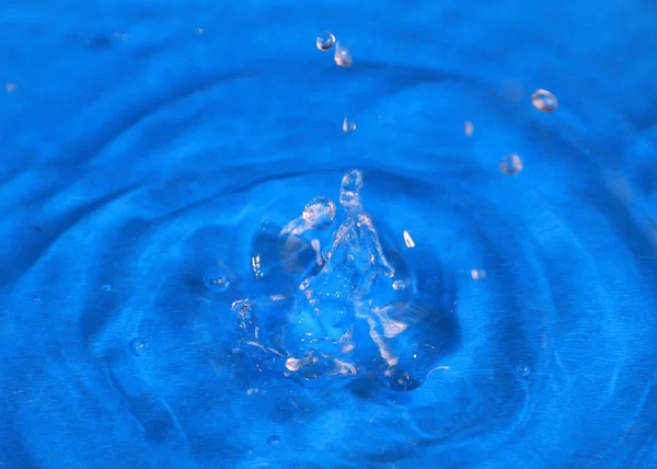 Patrones Extraños Fantasía Superficie Del Líquido Después Golpear Agua — Foto de Stock