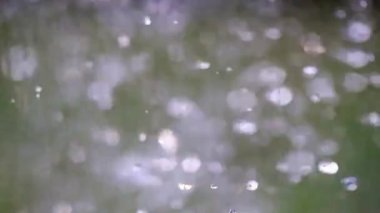 türbülanslı akış saf sıvı suya bir damla