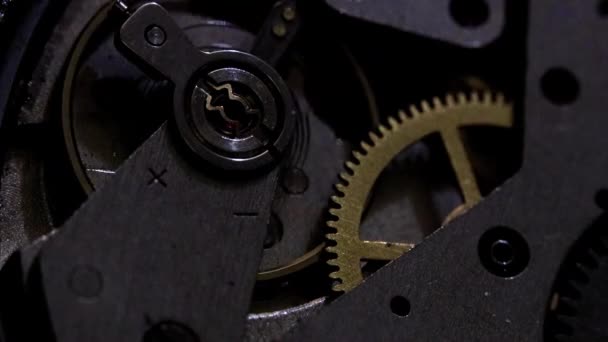 钟摆时钟作为时间流动的象征的均匀运动 — 图库视频影像