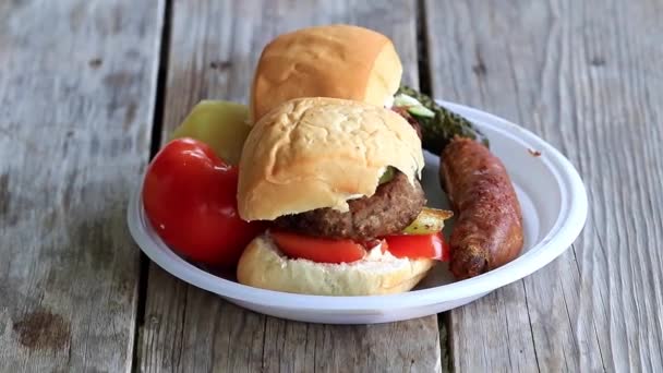 Meat Cutlet White Bun Fresh Vegetables — Stock Video