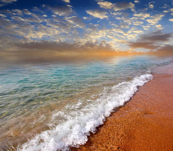 Bella Spiaggia Mare Cielo Soleggiato Estate — Foto Stock