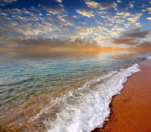 Bella Spiaggia Mare Cielo Soleggiato Estate — Foto Stock