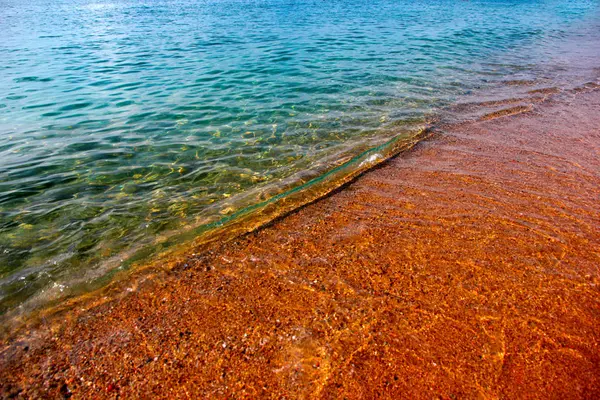 Klares Meerwasser Und Sandstrand — Stockfoto