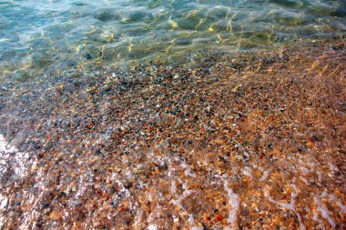 güzel kumlu plajı ile deniz suyu temizleyin