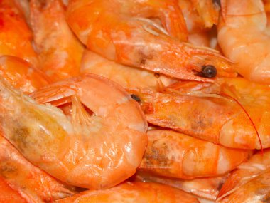 bir çerez içecek olarak haşlanmış deniz karides hizmet