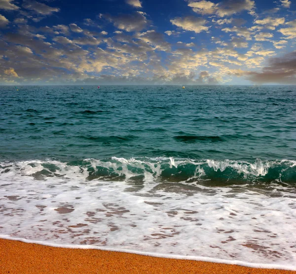 Hermosa Playa Mar Bajo Cielo Puesta Sol — Foto de Stock